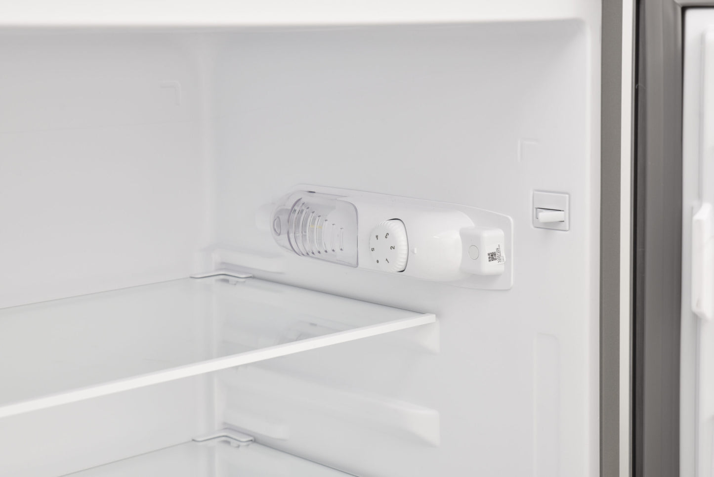 FRIGIDAIRE MOUNT REFRIGERATOR