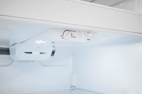 FRIGIDAIRE TOP FREEZER REFRIGERATOR